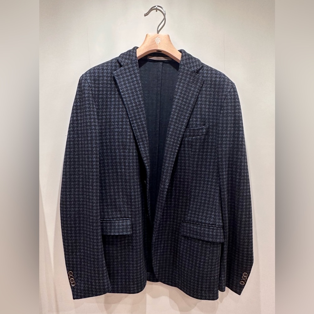 Men's Eleventy navy and black houndstooth blazer, made in Italy. Size 52